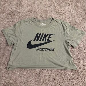 Nike Tshirt Women size Small Sage Green Crop Top Short Sleeve Sportswear Gym Top
